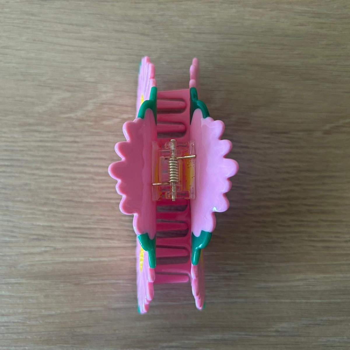 Maxi Pink Daisy - Top Straight Inside Spring View to Claws
