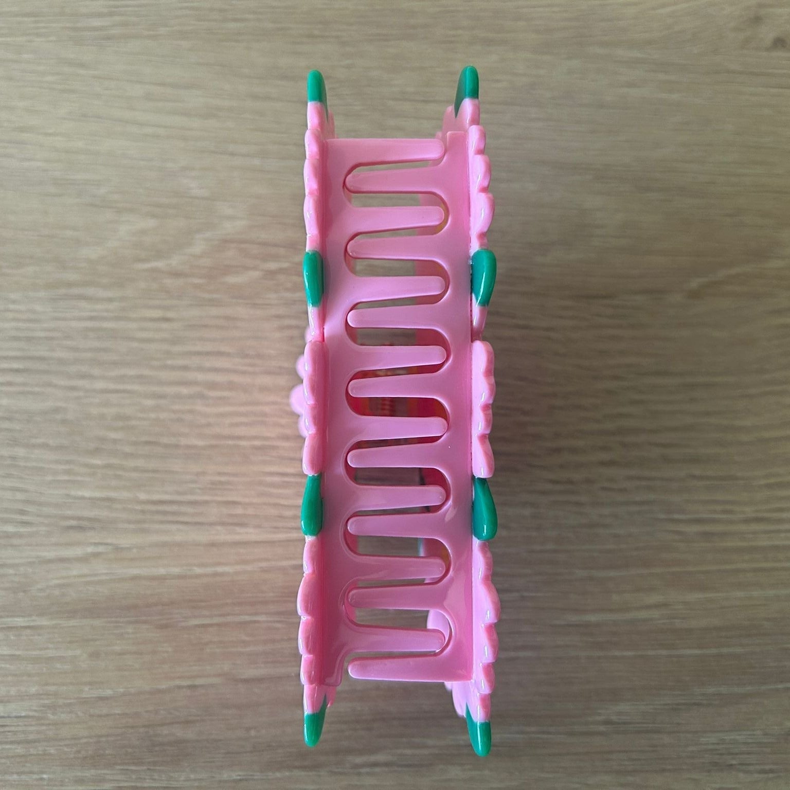 Maxi Pink Daisy - Bottom Perpendicular  Claw Under View